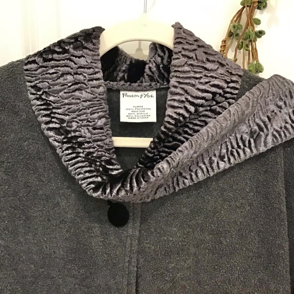 Preston & York Wrap/Cape Faux Fur Gray, One Size - Picture 3 of 4